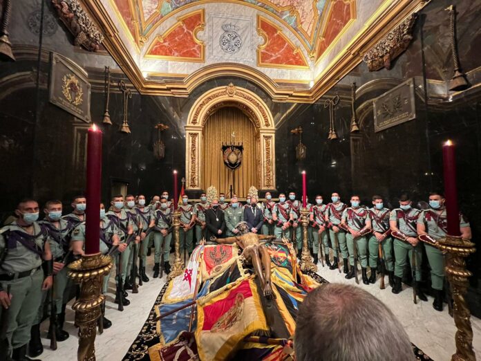 El desembarco de la Legión y el traslado del Cristo de la Buena Muerte emocionan a Málaga