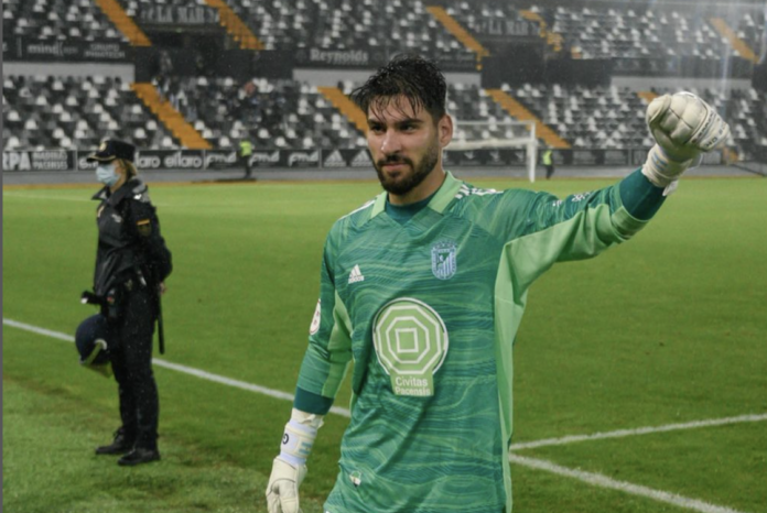 Gonzalo Crettaz tras un encuentro con el Badajoz