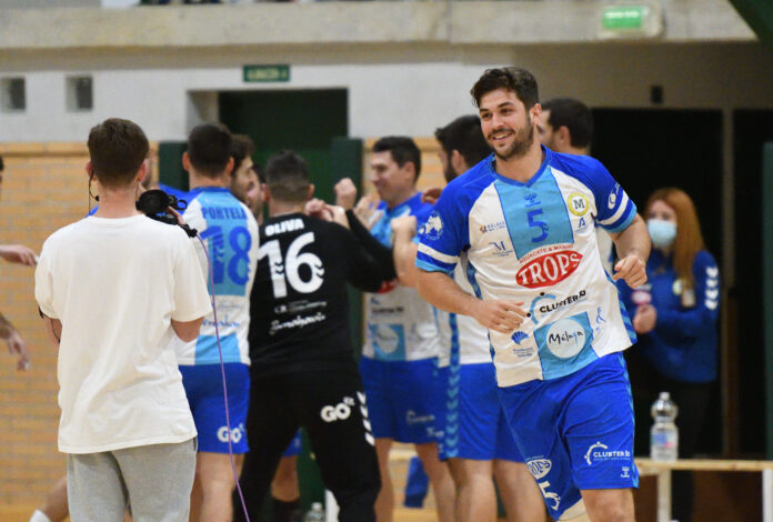 El Trops Málaga mantiene sus aspiraciones tras ganar en Pontevedra (22-23)