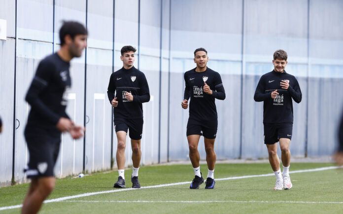 Andrés Caro, Loren y Dani Lorenzo en el primer entrenamiento de Pablo Guede como técnico del Málaga CF | Marilú Báez