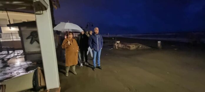 Del Cid advierte del sobreesfuerzo que hacen ayuntamientos y empresarios de playas para paliar los daños por el temporal