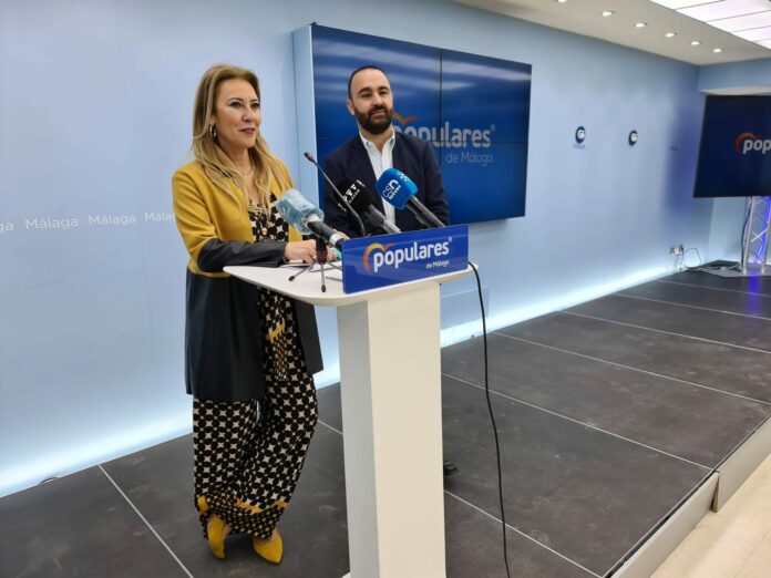 Los diputados nacionales por el PP de Málaga Carolina España y Mario Cortés