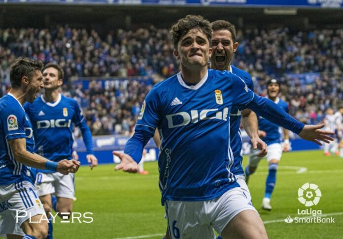 Javi Mier celebra un gol con el Real Oviedo | LaLiga