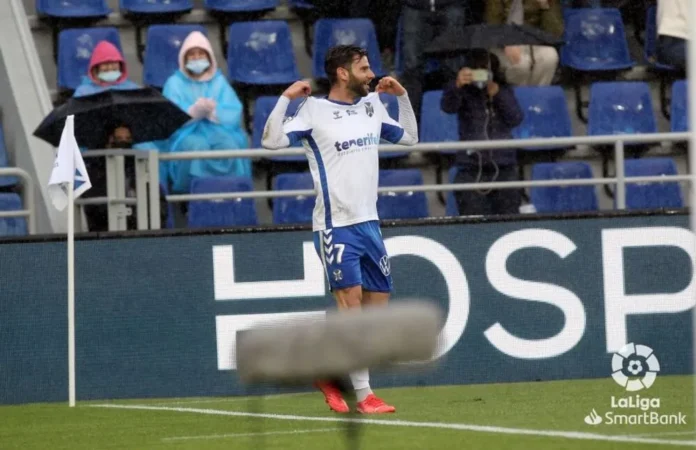 Mario González celebra un gol con el CD Tenerife en el Heliodoro Rodríguez López | LaLiga