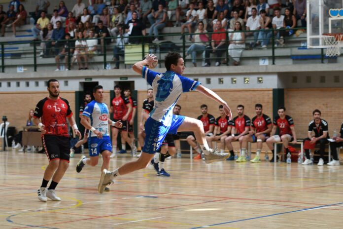 El Trops finaliza la temporada con un triunfo en el homenaje a Curro Muñoz