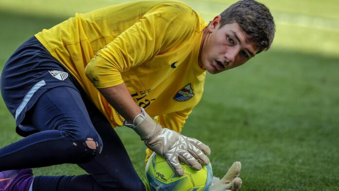 Carlos López, en un entrenamiento con el primer equipo del Málaga CF | MCF