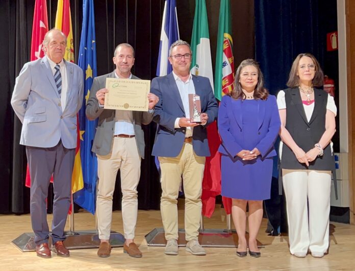 Hidalgo y Romero recogen la Escoba de Platino