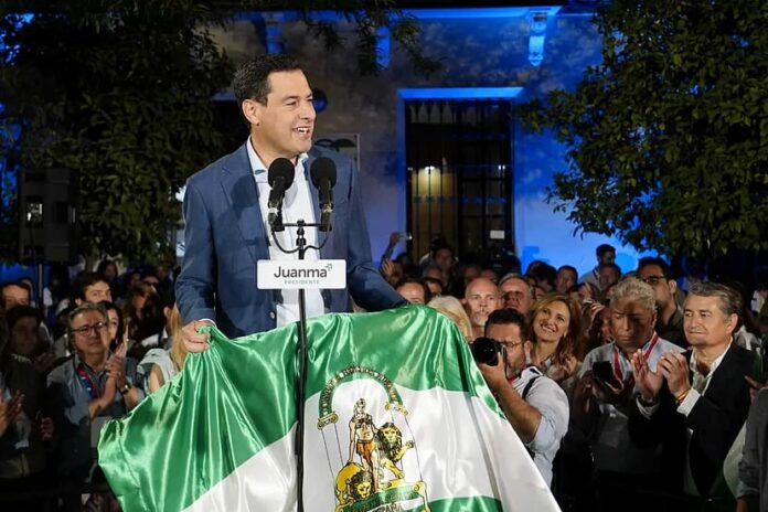 El PP consolida el cambio en Andalucía con una mayoría absoluta inédita desde 2008