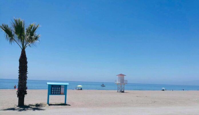 La UMA valora de excelente la calidad sanitaria de las aguas de baño y arena de las playas de Rincón de la Victoria 