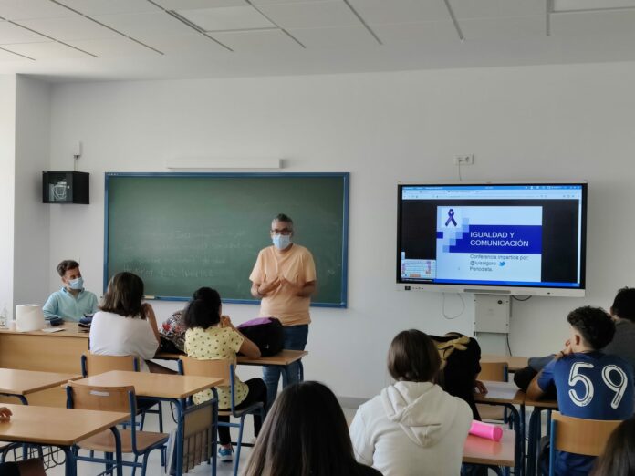 El Área de Bienestar Social e Igualdad de Rincón de la Victoria concluye el programa de coeducación en los centros educativos del municipio