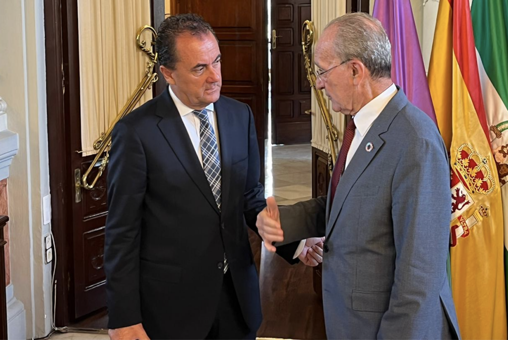 José María Muñoz junto a Francisco de la Torre, esta mañana en el Ayuntamiento