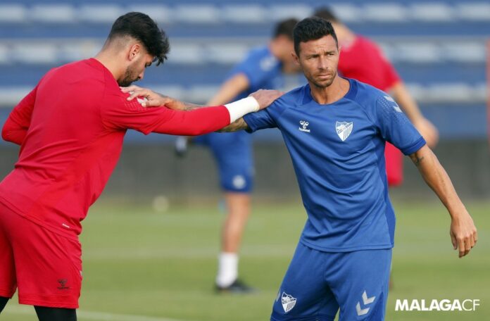 Rubén Castro, en pleno ejercicio de estiramientos en la Federación | MCF