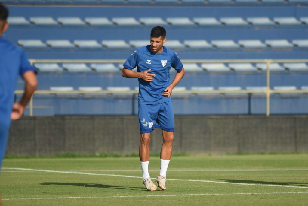 Juanfran Moreno, en un entrenamiento con el Málaga en la Federación | Javier Díaz