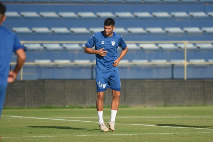 Juanfran Moreno, en un entrenamiento con el Málaga en la Federación | Javier Díaz