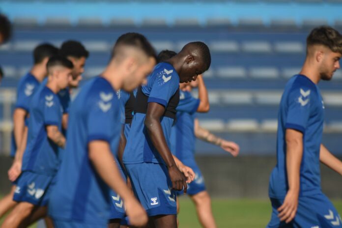 Moussa Diarra, en un entrenamiento con el Málaga | Javier Díaz