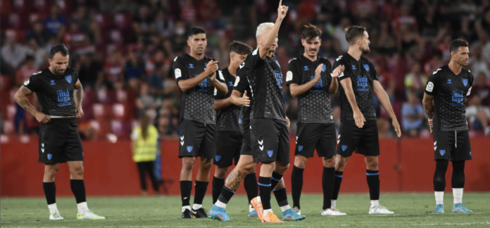 La plantilla del Málaga en la tanda de penaltis ante el Granada | Javier Díaz