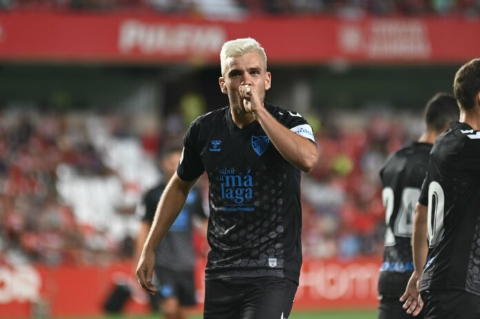 Álex Gallar celebra el gol del empate ante el Granada