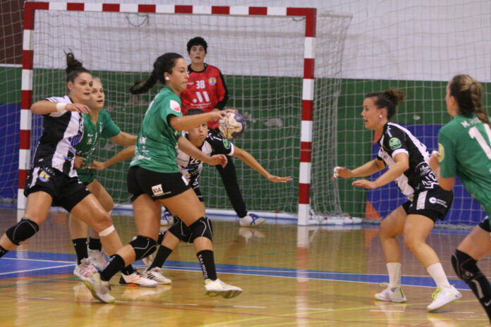 Las panteras se imponen al Atticgo Balonmano Elche en el primer partido del II Trofeo Villa de Frigiliana en la vuelta a las pistas de María Pérez