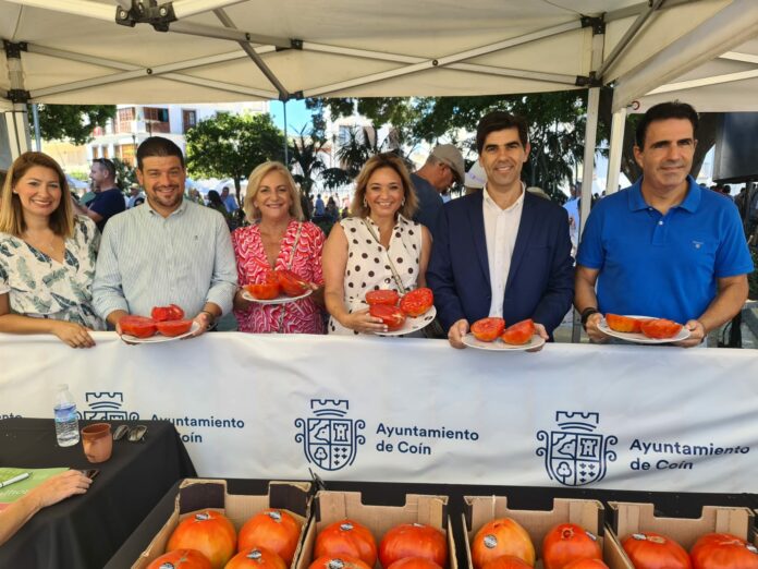 La Diputación subraya el valor del tomate huevo de toro del Guadalhorce para el sector agroalimentario de la provincia