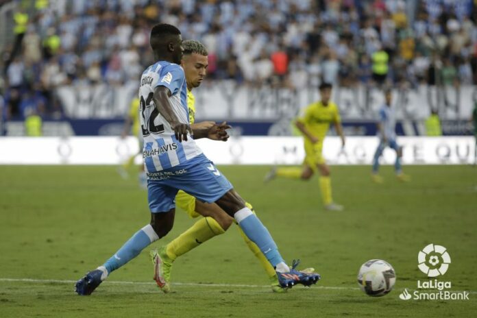 Moussa Diarra en su debut con el Málaga CF en Segunda División ante el Villarreal B