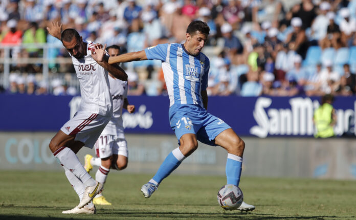 Pablo Chavarría, en una acción de partido ante el defensor del Albacete | Marilú Báez