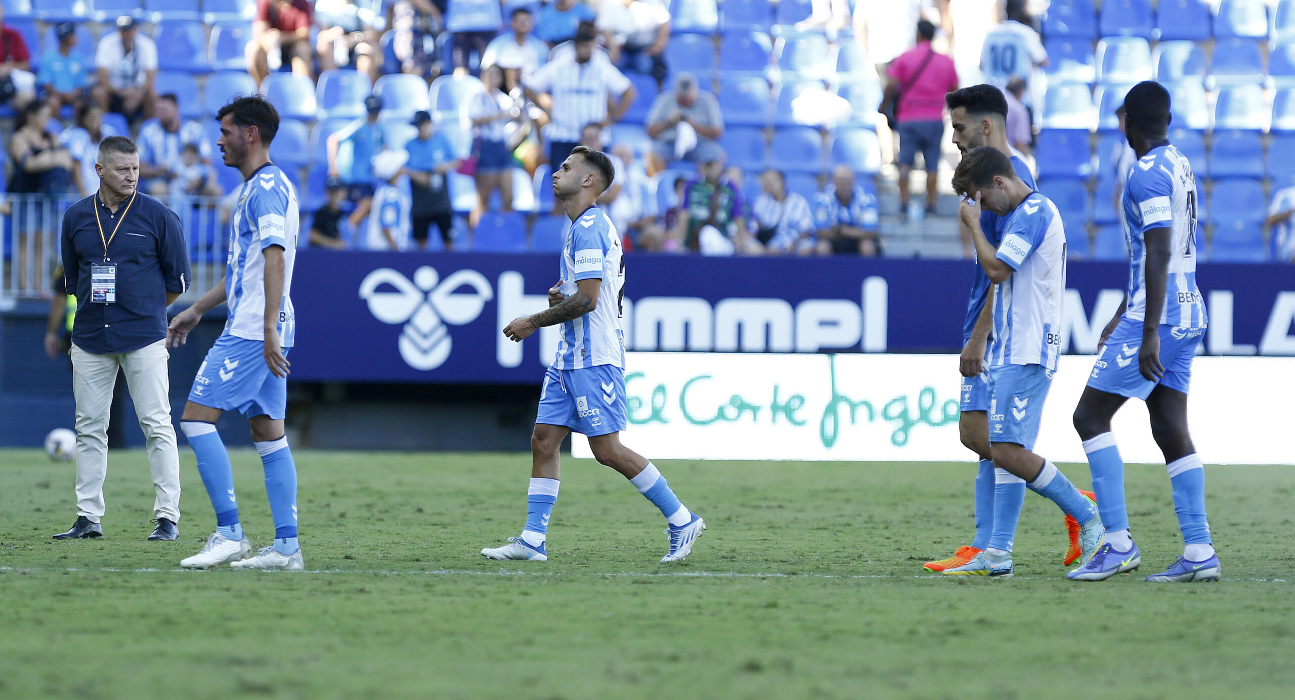 Jozabed, Villalba, Juande, Febas y N'Diaye retirándose del terreno de juego