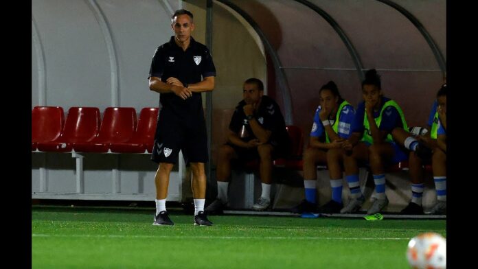 Nacho Pérez en su etapa como entrenador del Málaga Femenino