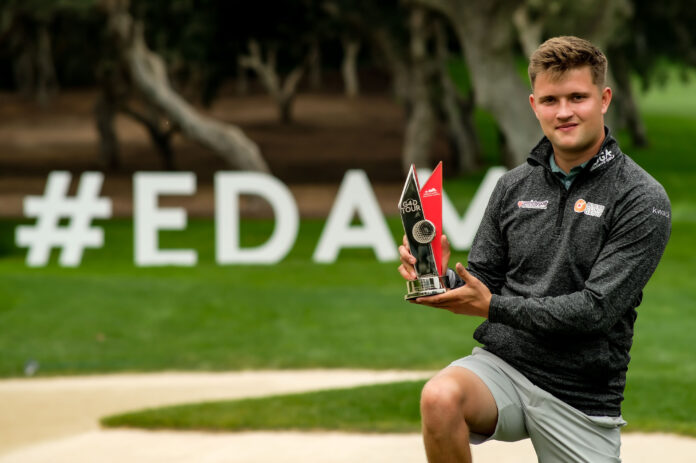 Kipp Popert, con el trofeo del torneo del G4D Tour (foto © Real Club Valderrama)