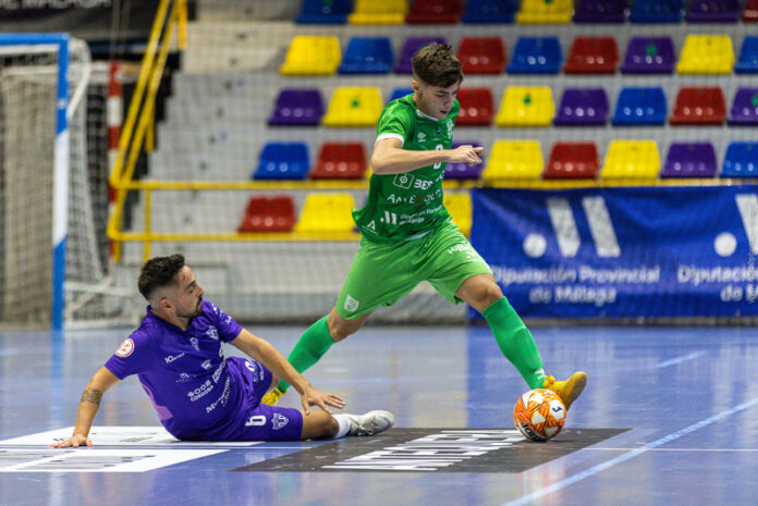 Javi Campano, jugador del Besoccer CD UMA Antequera, convocado con la sub-19