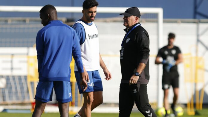 Pepe Mel conversa con Juande en un entrenamiento | MCF