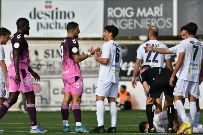 Fran Sol protesta una acción ante la Peña Deportiva | Arsen Voronyy