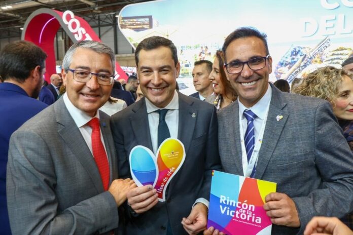 Francisco Salado, Juanma Moreno y Antonio José Martín en Fitur.