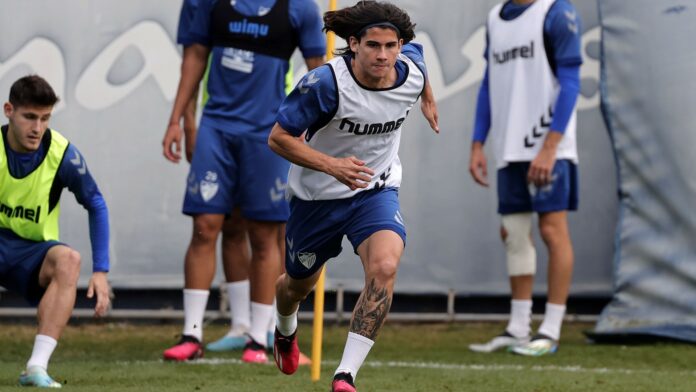 Álex Calvo, en un entrenamiento con el primer equipo | MCF