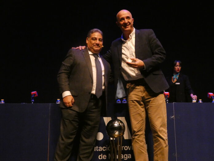 Mariano Pozo recibe el galardón de Radio MARCA Málaga | David Fernández