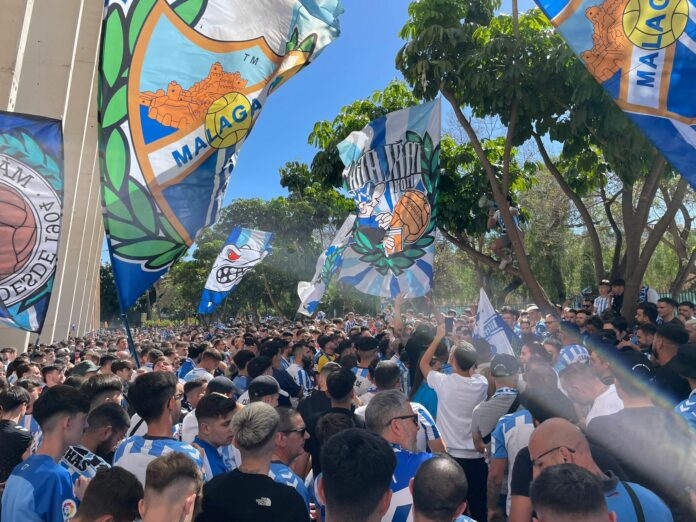 Recibimiento de la afición del Málaga