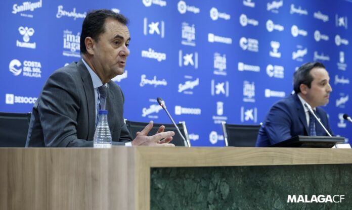 José María Muñoz y Kike Pérez en la sala de prensa en La Rosaleda | MCF