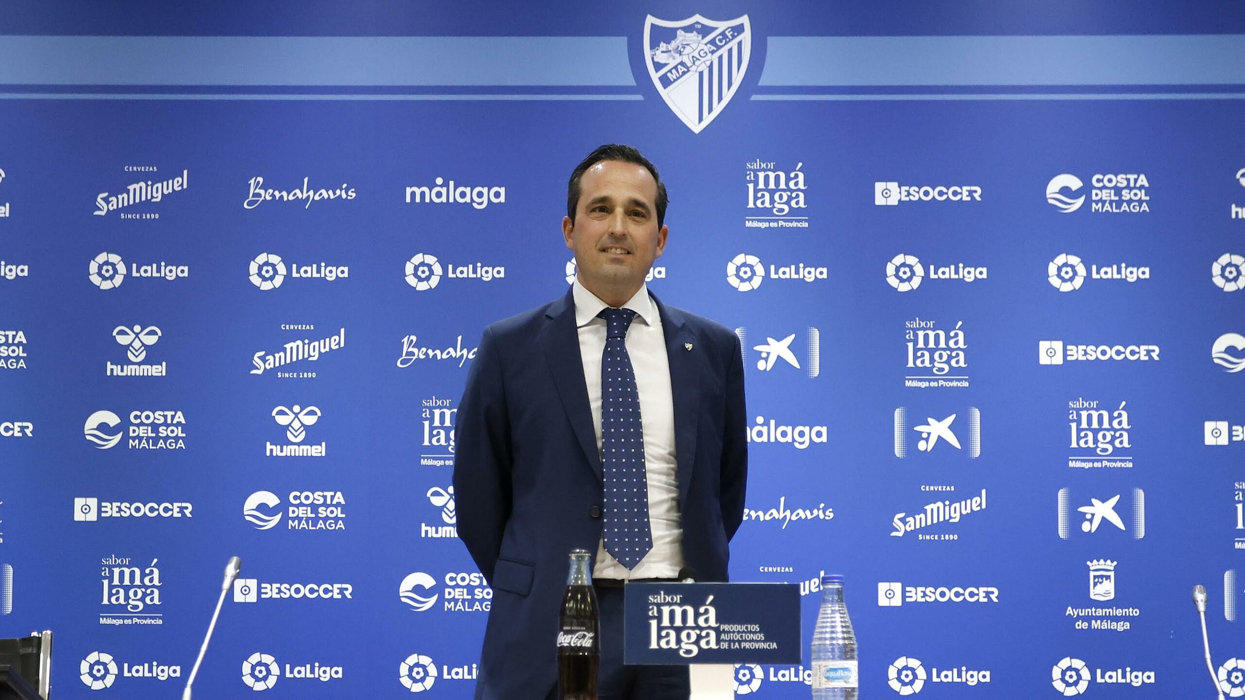 Kike Pérez en la presentación del nuevo director deportivo del Málaga