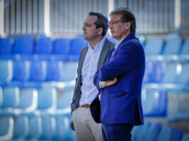 Loren Juarros y Kike Pérez observan un entrenamiento del Málaga en La Rosaleda | MCF