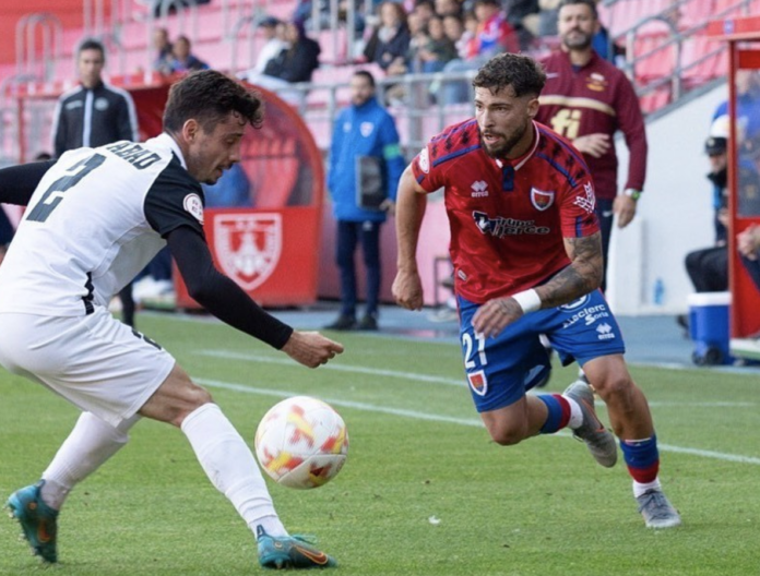 Dani Sánchez en un partido con el Numancia