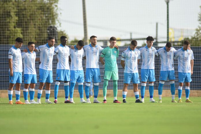 La plantilla del Málaga guarda un minuto de silencio en la Federación por la muerte de Andrés Perales | Javier Díaz