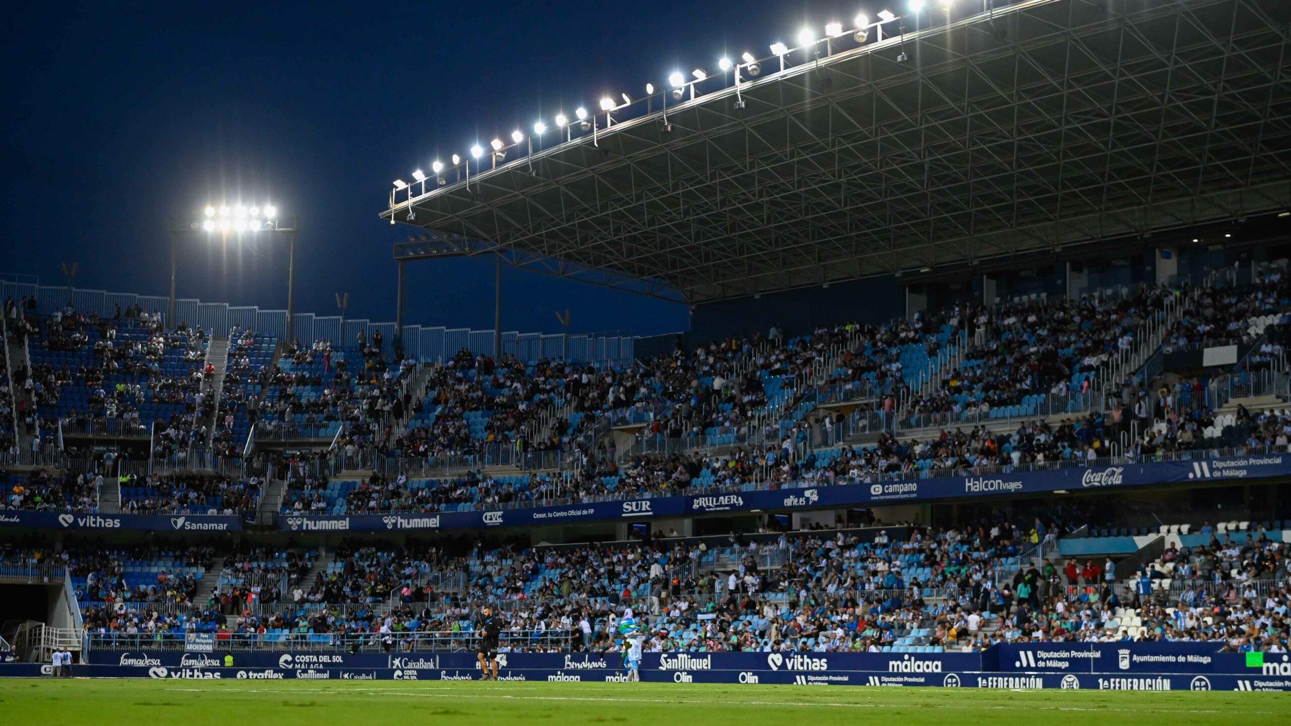 A que hora juega el málaga en la rosaleda