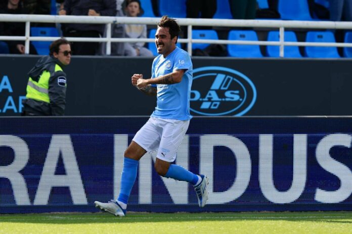 Alberto Escassi celebra el 2-0 al Castellón