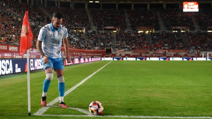 Manu Molina, instantes antes de lanzar el córner que supuso el gol de Murillo | Javier Díaz