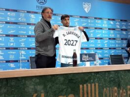 Larrubia durante su último acto de renovación con Loren Juarros