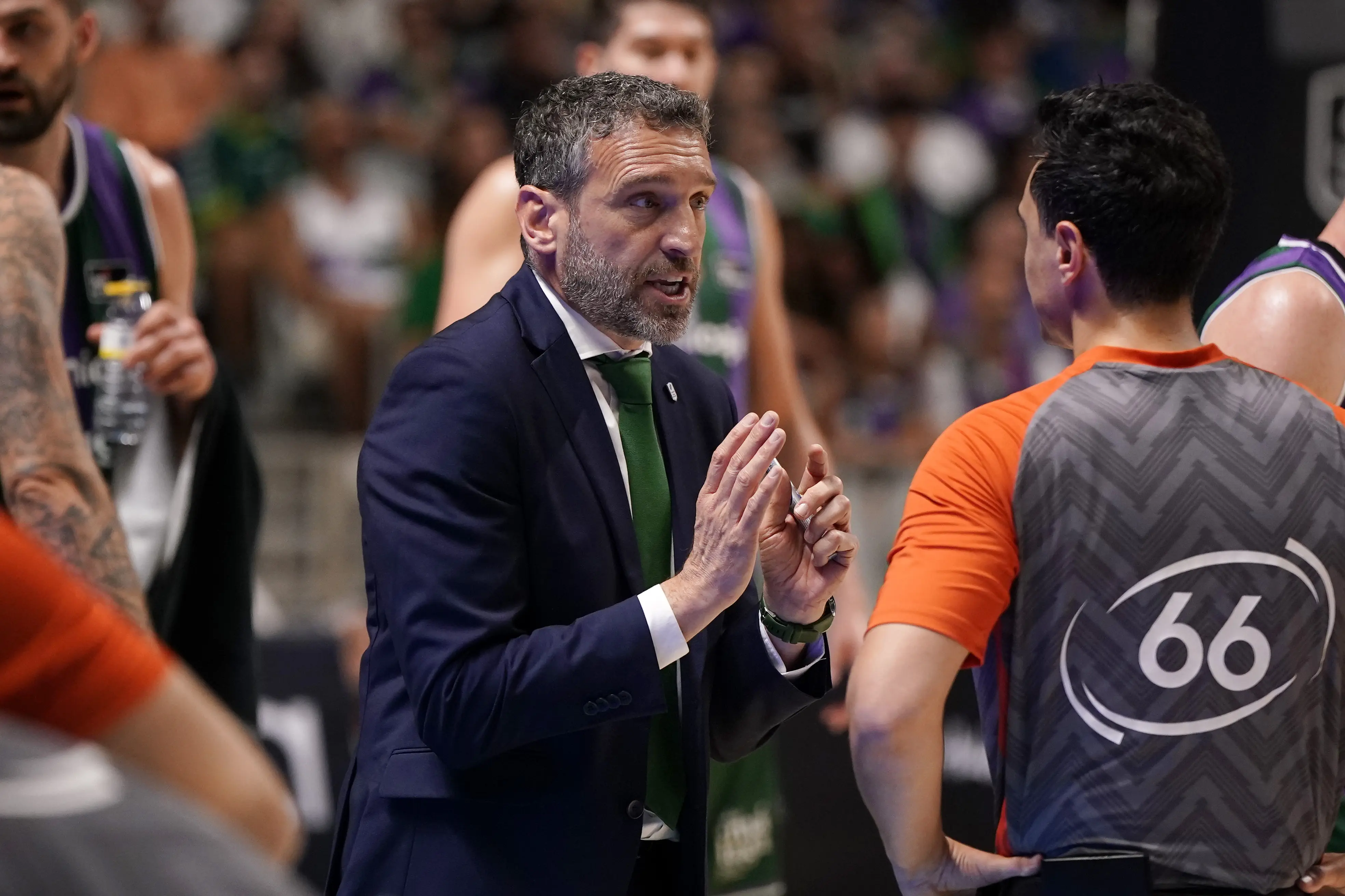 IBON NAVARRO PROTESTA ARBITRAL UNICAJA UCAM
