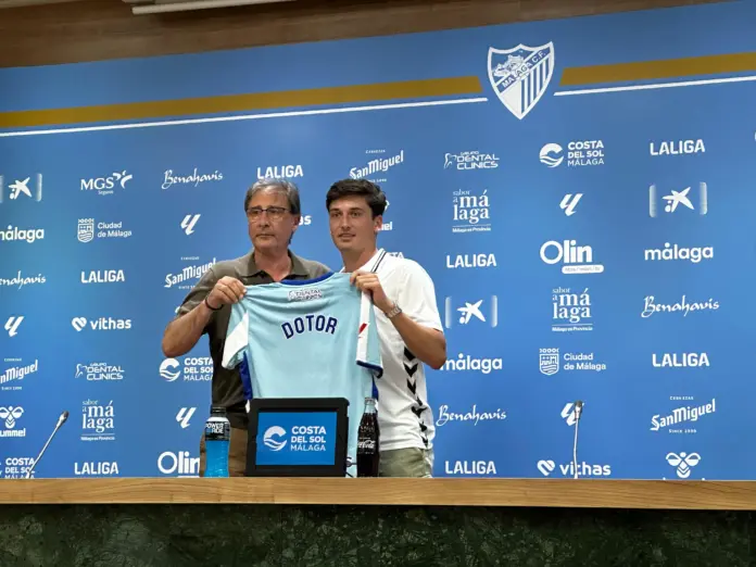 CARLOS DOTOR EN SU PRESENTACIÓN CON EL MÁLAGA CF