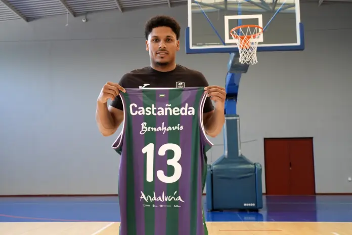 XAVIER CASTAÑEDA CON LA PRESENTACIÓN DEL UNICAJA