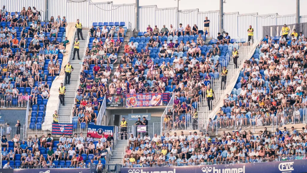 LA AFICIÓN DEL EIBAR EN LA ROSALEDA