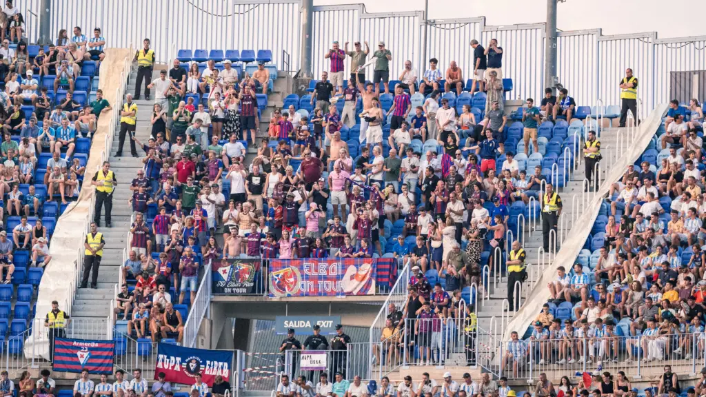 LA AFICIÓN DEL EIBAR EN LA ROSALEDA