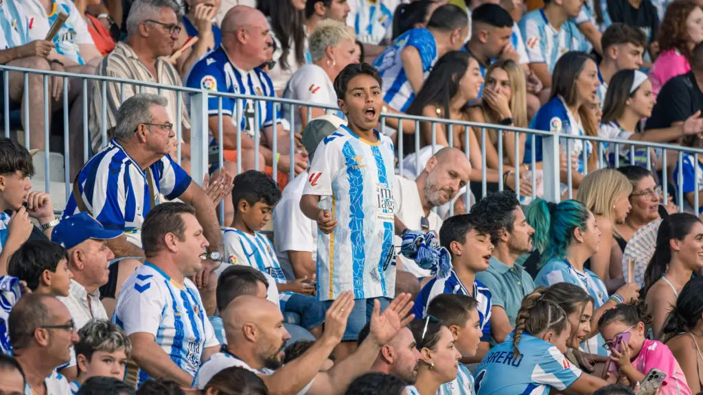 NIÑO DEL MÁLAGA PROTESTA AL ÁRBITRO